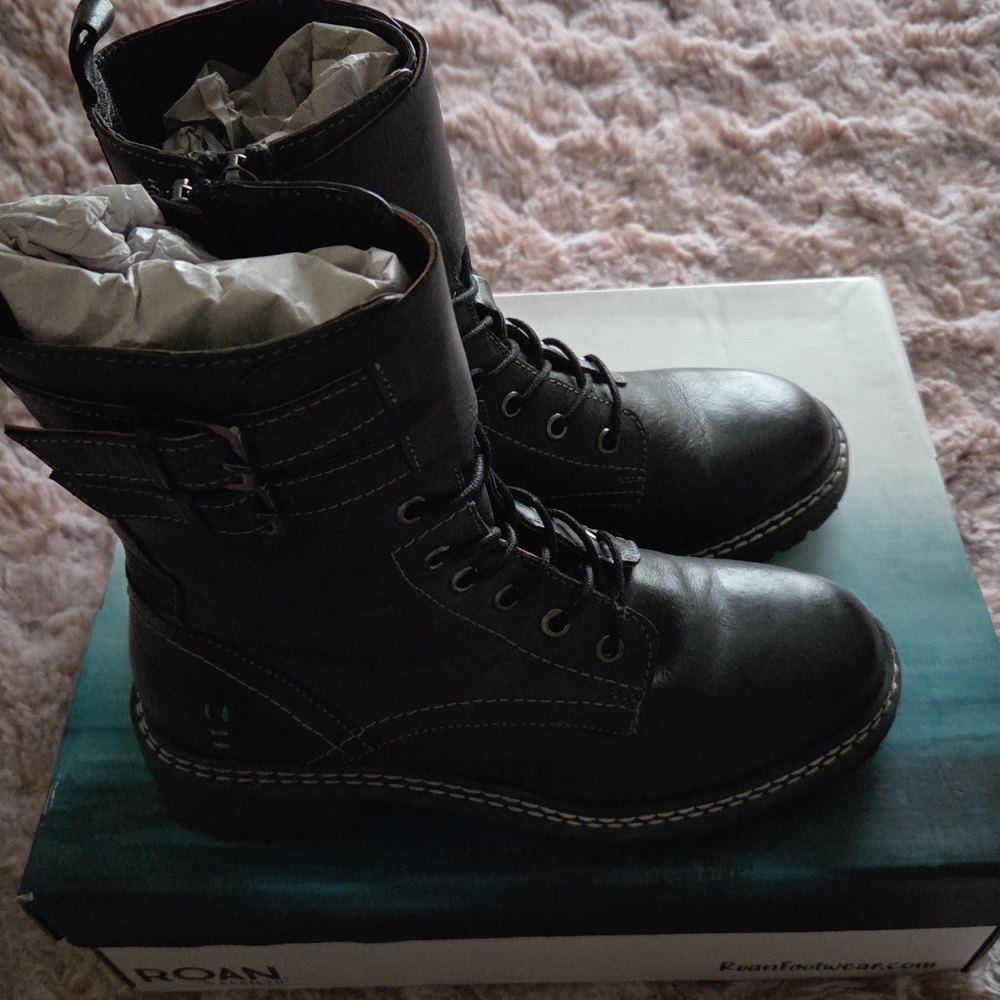 Black Lace-Up Boots - Picture 2 of 7